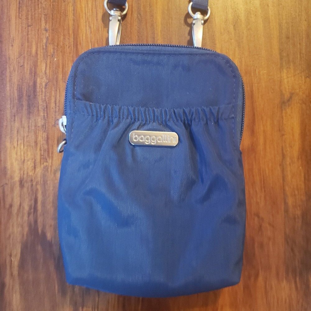 Baggallini blue crossbody small bag